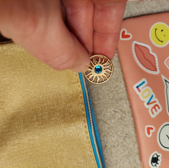 Set of 4 Zippered Ipsy Makeup Bags - Picture 3 of 3